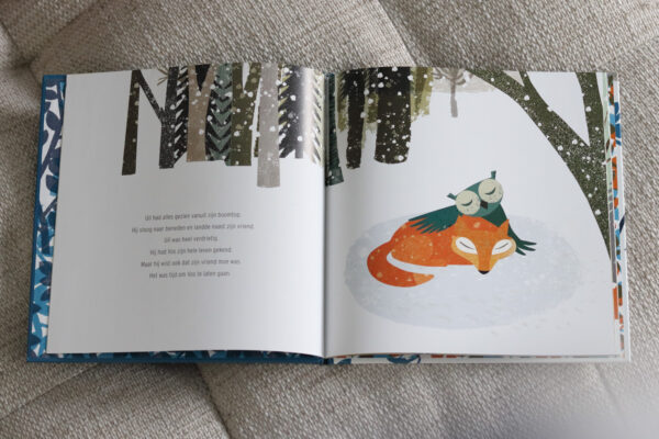 een boom vol herinneringen pagina met uil en vos troostboek voor kinderen die te maken krijgen met het afscheid nemen van een geliefde