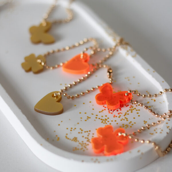 hanger hartje klavertje of vlindertje in goud of fluor oranje lief troostcadeautje voor in de brievenbus